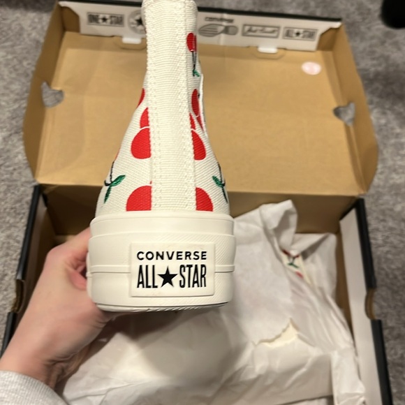 Brand new in box cherry platform converse - Picture 3 of 5